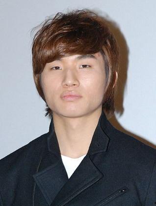 姜大声搞笑演女生,化身“女神”笑翻全场